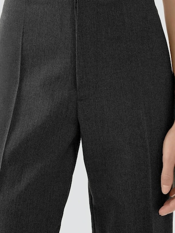 Wide leg Pantaloni con piega frontale di Hiccup in grigio