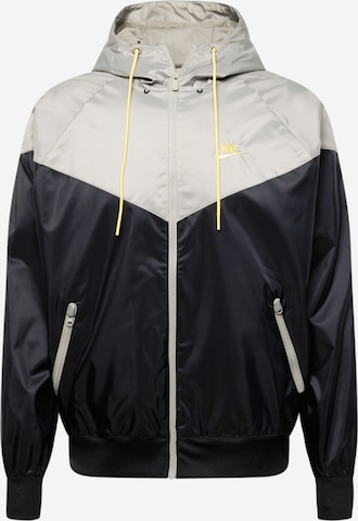 Nike Sportswear Демисезонная куртка 'HERITAGE' в Черный: спереди