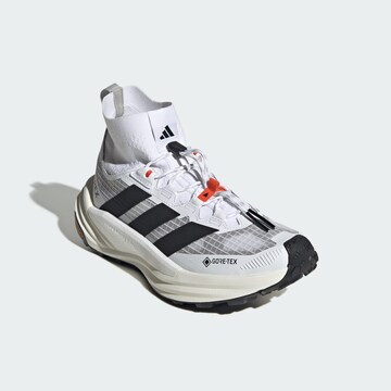 ADIDAS TERREX - Zapatos bajos 'Freehiker 3 Ultra' en blanco
