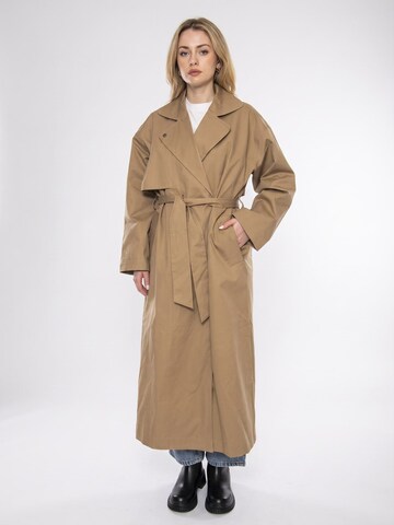 minimum Overgangsfrakke 'Trencho Safari -- Trench Coat Woman Beige Woman' i brun: forside