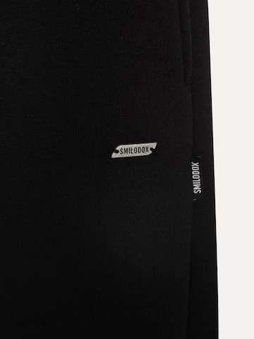 Effilé Pantalon Smilodox en noir