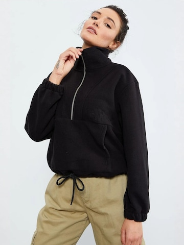 Tommy Life Fleece Jacket in Black: front