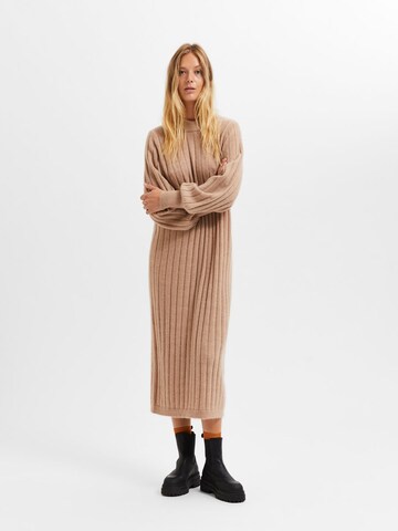 SELECTED FEMME Strikkjole 'Glowie' i brun: forside