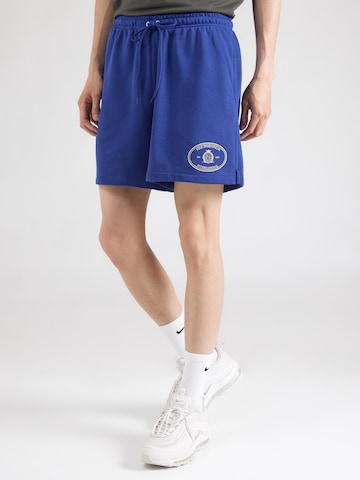 Nike SportswearLoosefit Hlače 'Club' - plava boja: prednji dio