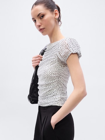 Chemisier Gina Tricot en blanc