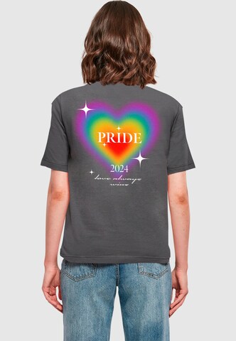 Mister Tee T-Shirt 'Heart Pride' in Grau