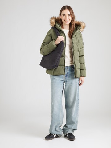 Geacă de primăvară-toamnă 'FUJI' de la Superdry pe verde