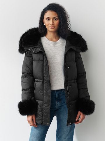 Next Wintermantel in Schwarz: Vorderseite