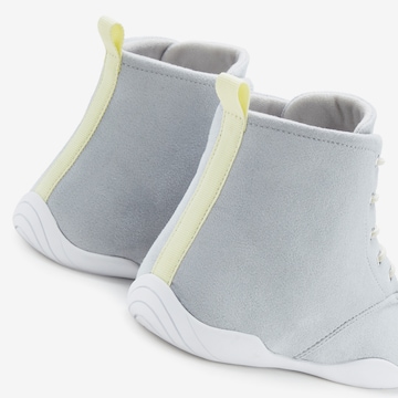 LASCANA Sneaker in Grau