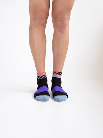 INCYLENCE Athletic Socks 'DISRUPTS SHORT' in Red