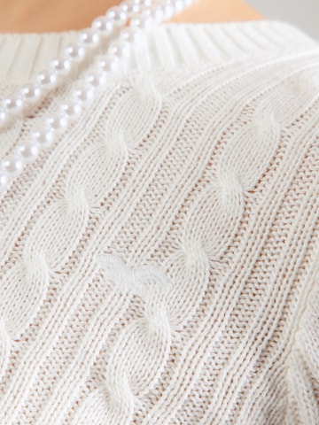 HOLLISTER Пуловер в бяло