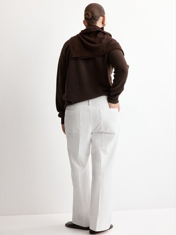 MANGO Szeroka nogawka Jeansy 'JESSIE' w kolorze biały