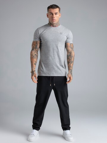 Maglietta di SikSilk in grigio