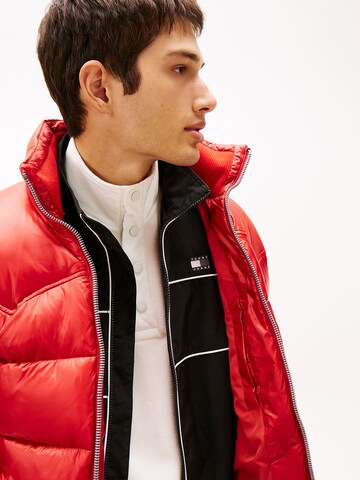 Tommy Jeans Jacke in Rot