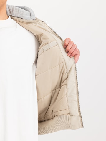 ALPHA INDUSTRIES Демисезонная куртка в Бежевый
