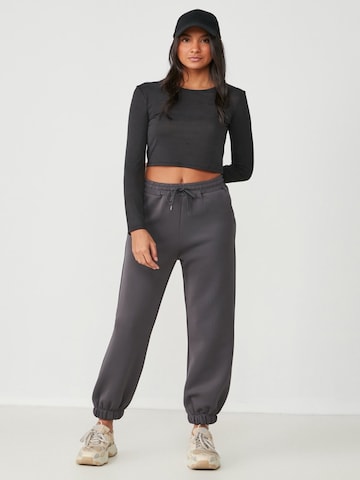 C&City Tapered Trousers in Grey