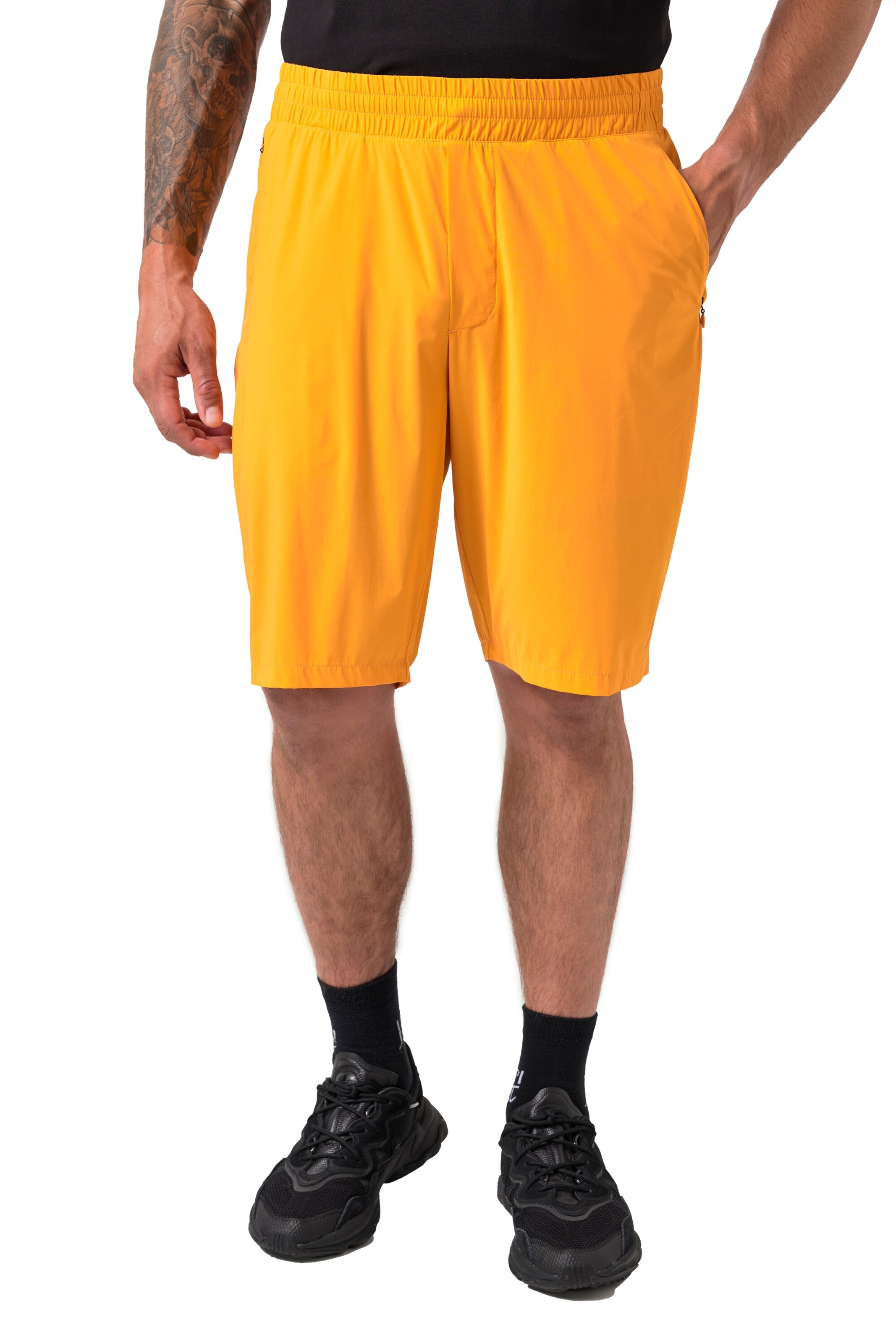 JAY-PI Regular Trousers in Yellow: front
