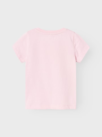 NAME IT T-shirt 'VOTEA' i rosa