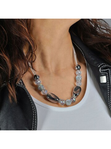 Steuer Necklace in White: front
