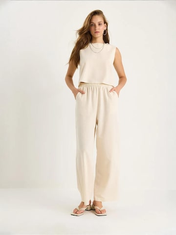 Bianco Lucci - Calças de fato em bege