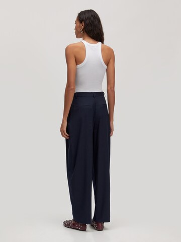 Loosefit Pantalon à pince 'Gleni' EDITED en bleu