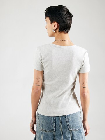 Maglietta 'PCMAY' di PIECES in grigio