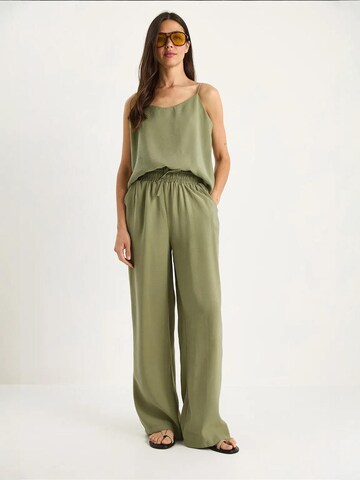 Completo pantalone di Bianco Lucci in verde