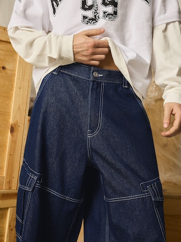 Bershka Baggy Cargo jeans in Blue