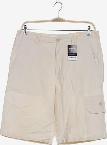 Closed Shorts in 33 in White: front