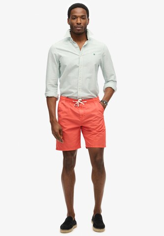Regular Pantalon 'Essentials' Superdry en rouge