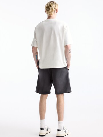 Pull&Bear Regular Shorts in Grau