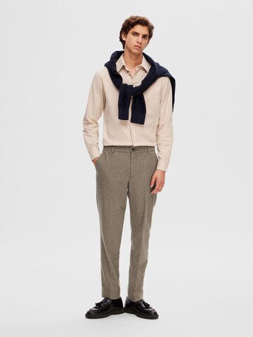 SELECTED HOMME Regular Pleat-Front Pants in Brown