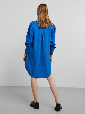 PIECES Sukienka koszulowa 'Nira' w kolorze niebieski