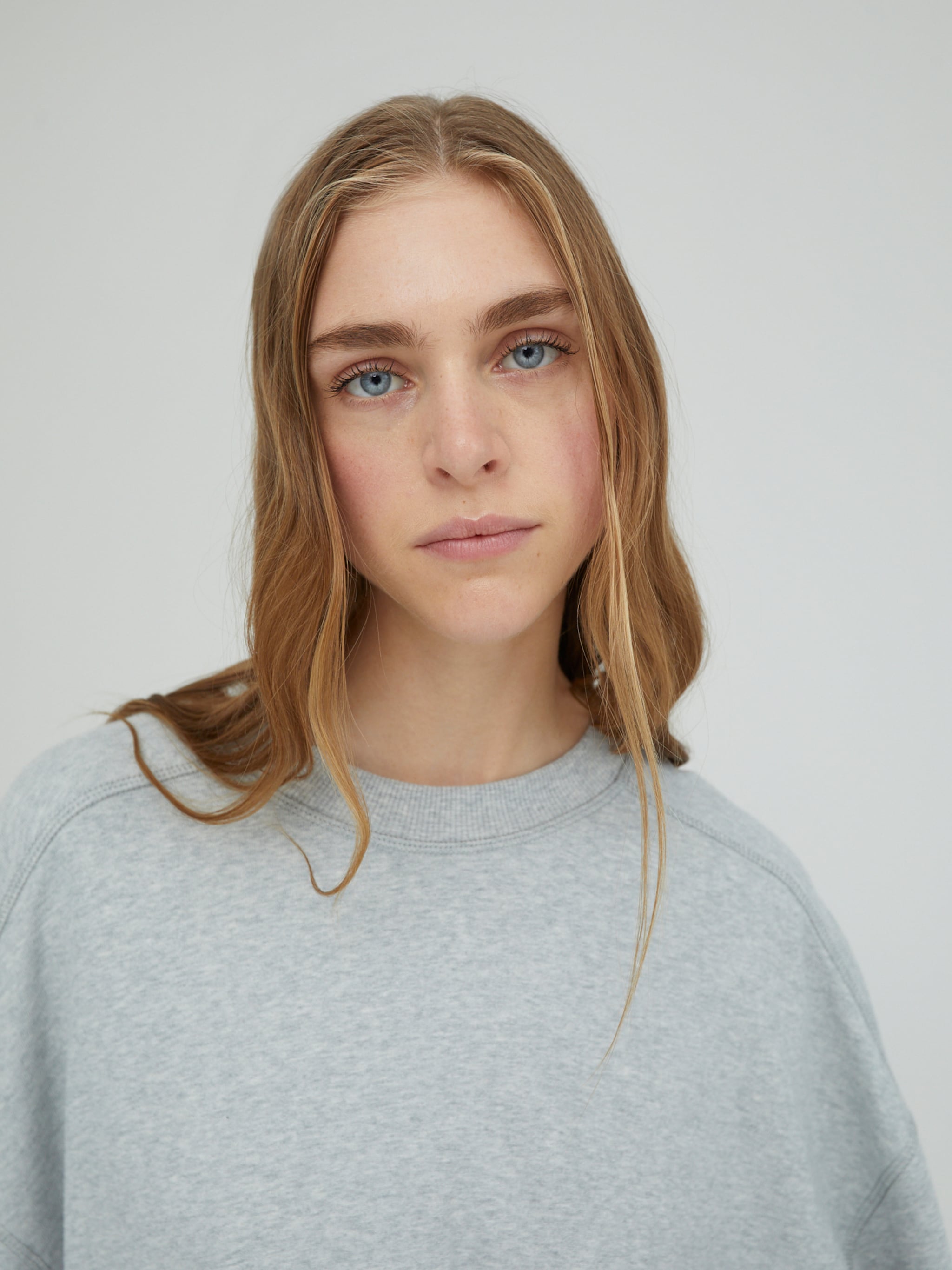 EDITED Produkte Sweatshirt 'Lana' grau