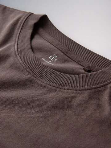 Tricou de la The Set pe bej