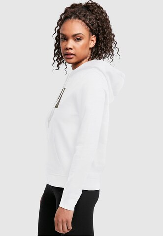 Sweat-shirt 'Club New' Mister Tee Plus Size en blanc