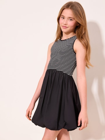 Lipsy Dress in Black: front