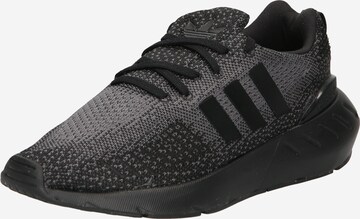 Baskets basses 'Swift Run 22' ADIDAS ORIGINALS en noir : devant