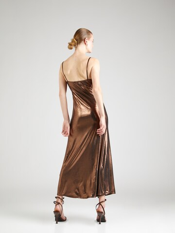 Rochie de seară de la Warehouse pe bronz