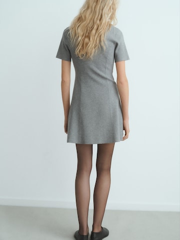 Rochie tricotat 'DOMINO' de la MANGO pe gri