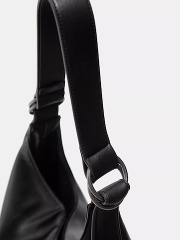 Pull&Bear Skuldertaske i sort