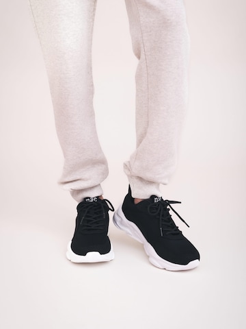 nae Vegan Shoes Tenisky 'Dan' – černá: přední strana