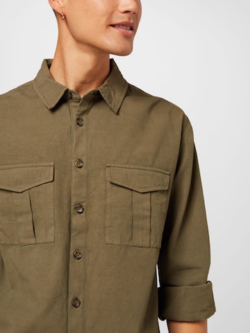 ABOUT YOU Regular fit Button Up Shirt 'Simon' in Green