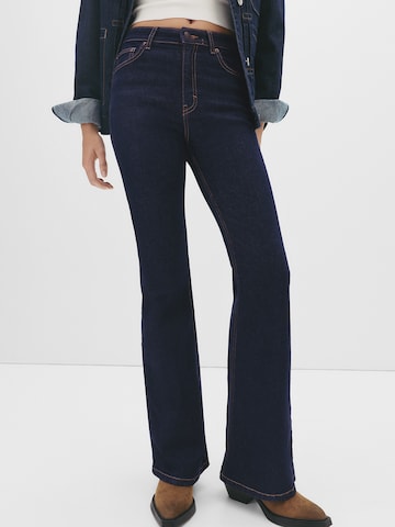 Pull&Bear Flared Jeans in Blau: Vorderseite