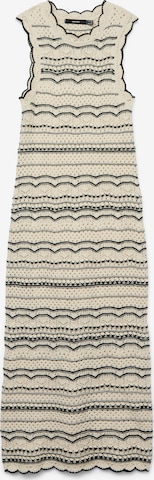 smėlio VERO MODA Megzta suknelė: priekis