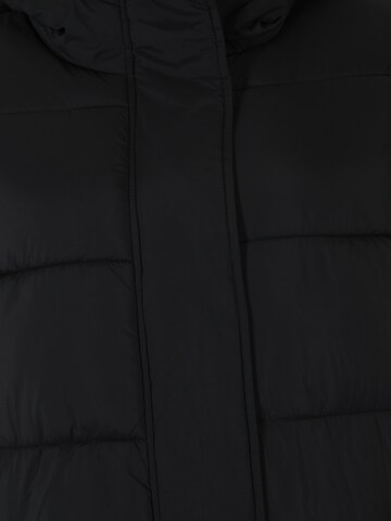 Y.A.S Tall Pitkä talvitakki värissä musta