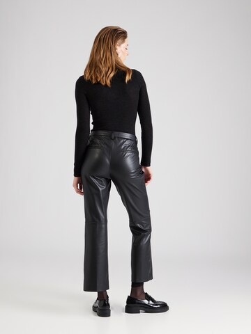 Regular Pantalon 'Aida Kick' MAC en noir