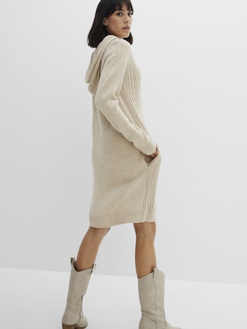 Rochie tricotat de la bonprix pe bej