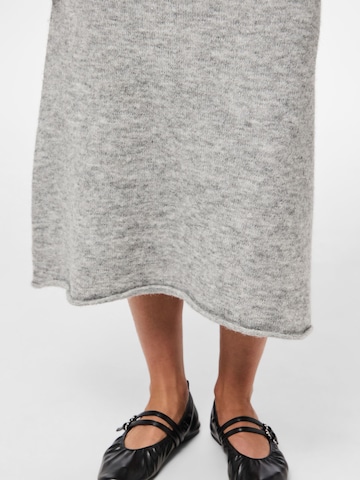 PIECES - Falda 'PCPam' en gris