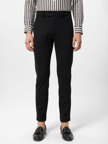 Coupe slim Pantalon Antioch en noir : devant